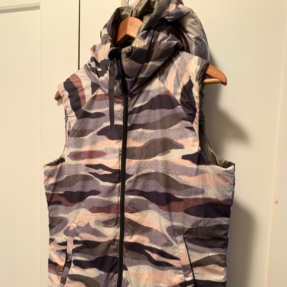 Free shipping Lululemon Puffer Vest 8 - Picture 3 of 5